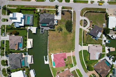 903 Juniper Ct, Marco Island FL 34145