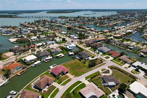 903 Juniper Ct, Marco Island FL 34145