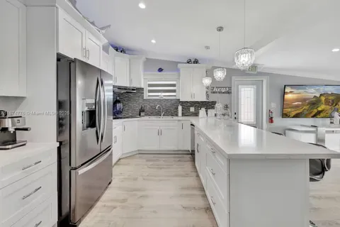 2301 Yellowtail Dr, Marathon FL 33050