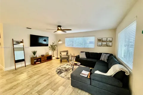 6411 SW 22nd St, West Miami FL 33155