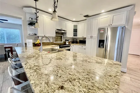 6411 SW 22nd St, West Miami FL 33155