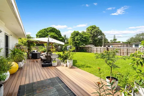 234 Minola Dr, Miami Springs FL 33166