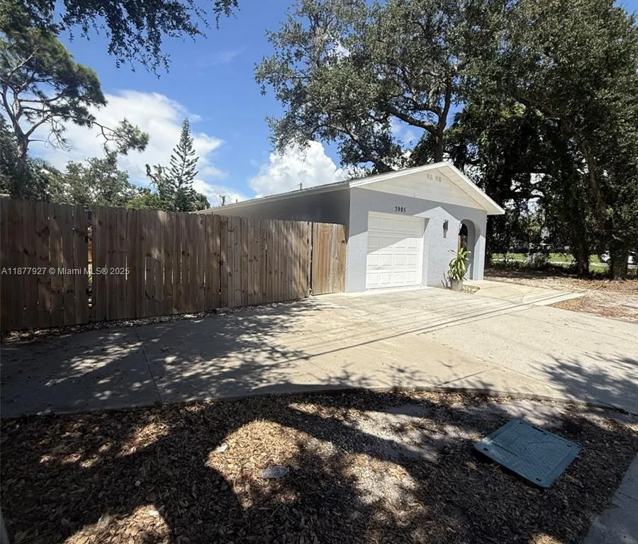 3985 Proctor Rd, Sarasota FL 34233