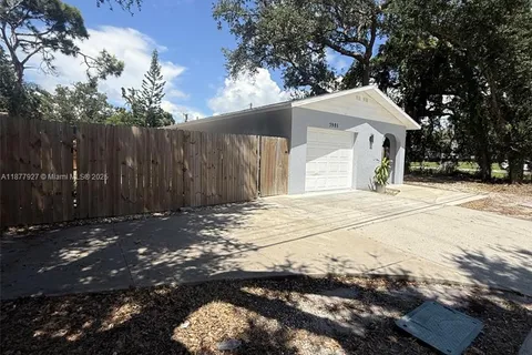 3985 Proctor Rd, Sarasota FL 34233