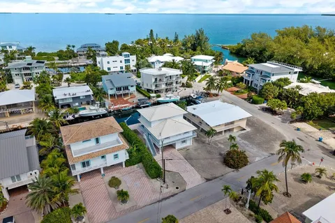 106 Lisbon Ct, Islamorada FL 33036