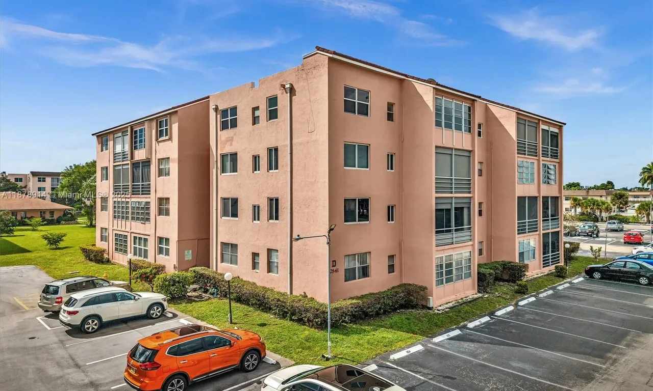 2841 Somerset Dr # 105, Lauderdale Lakes FL 33311