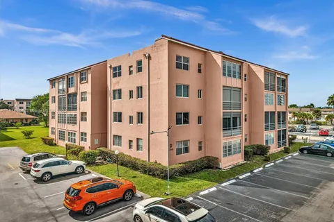 2841 Somerset Dr # 105, Lauderdale Lakes FL 33311