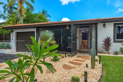 475 NW 88th Ter, El Portal FL 33150