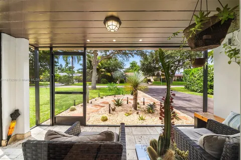 475 NW 88th Ter, El Portal FL 33150