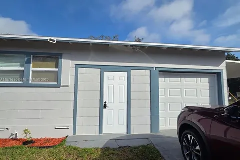 1144 46th St S, St Petersburg FL 33711