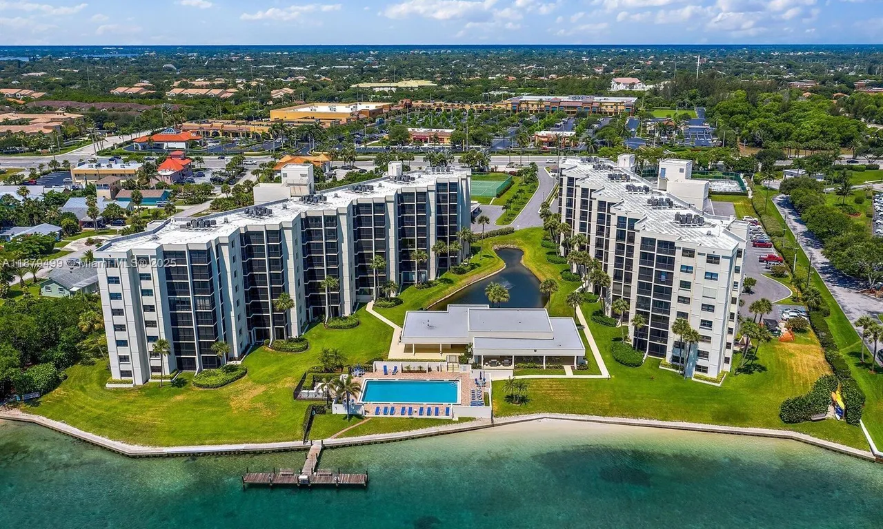 19800 Sandpointe Bay Dr # 106, Tequesta FL 33469