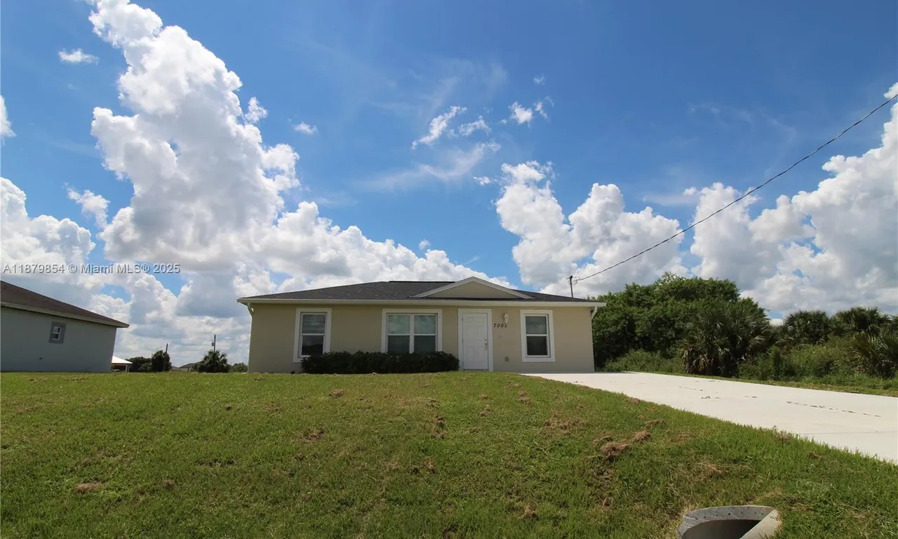 7065 Berwirck Cir, La Belle FL 33935