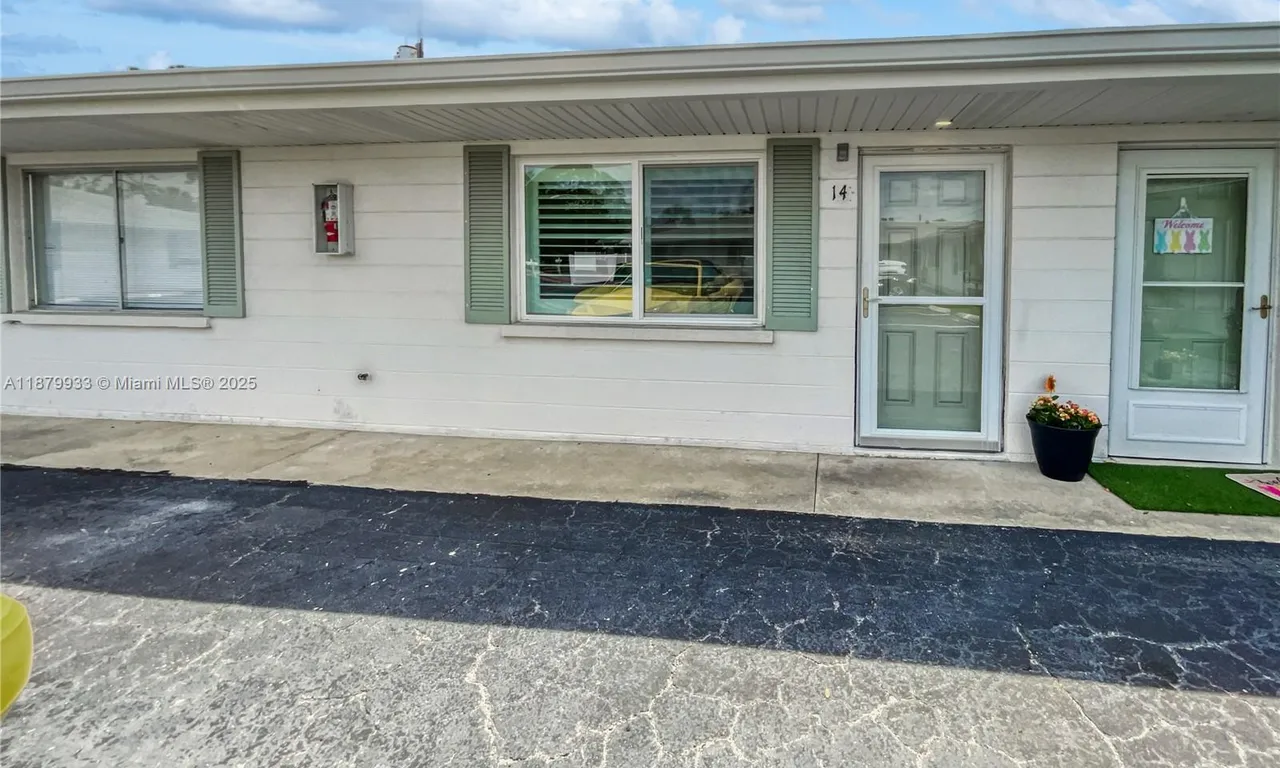 525 Manatee Ct # 14, Venice FL 34285