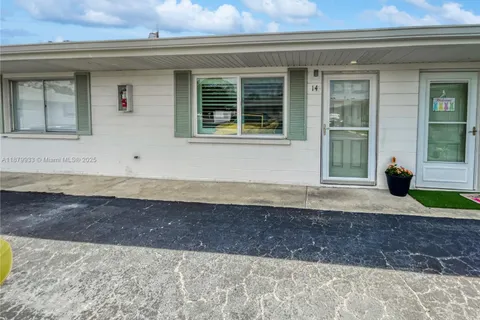 525 Manatee Ct # 14, Venice FL 34285