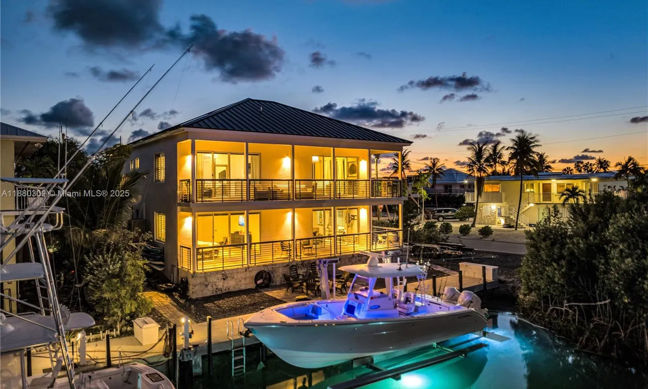 96 W Plaza Del Sol, Islamorada FL 33036