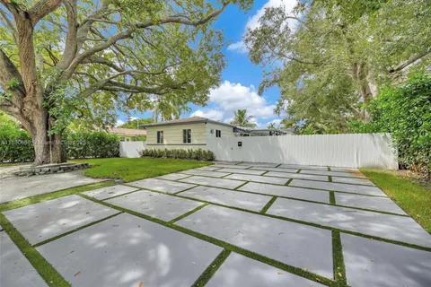 11102 NE 9th Ct, Biscayne Park FL 33161