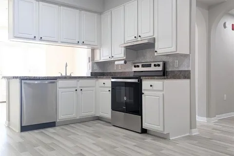 911 N Orange Ave # 333, Orlando FL 32801