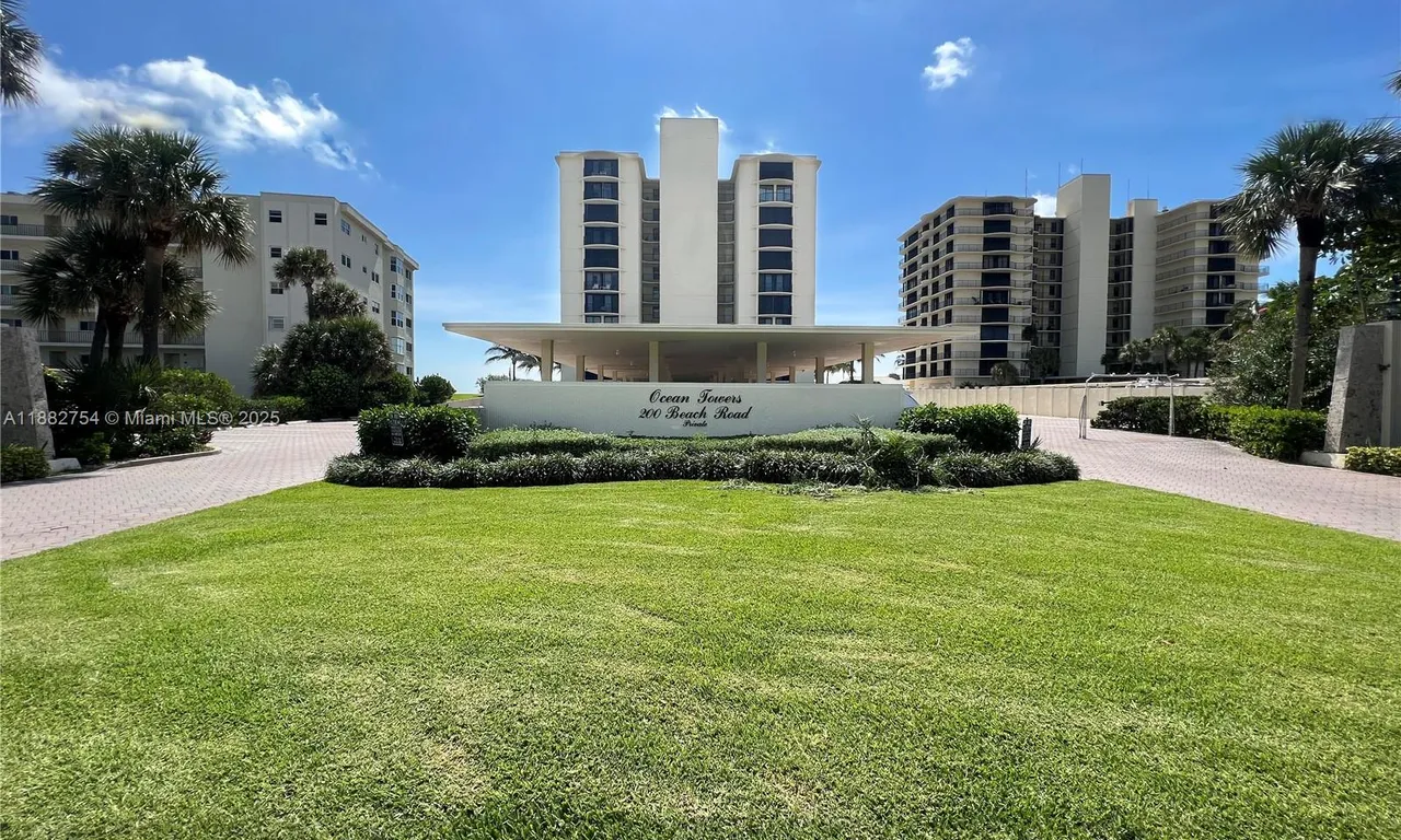 200 Beach Rd # 202, Tequesta FL 33469