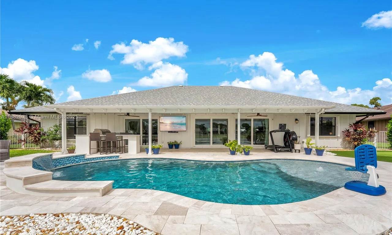 7104 SE Bunker Hill Dr, Hobe Sound FL 33455