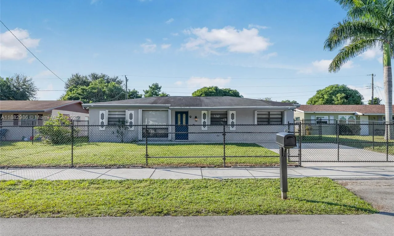 3240 NW 17th St, Lauderhill FL 33311