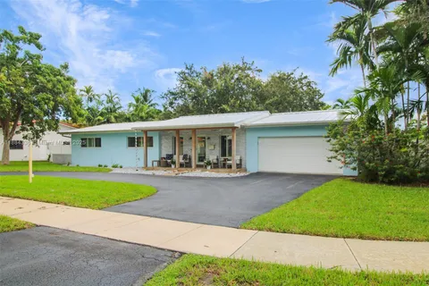 1190 Robin Ave, Miami Springs FL 33166