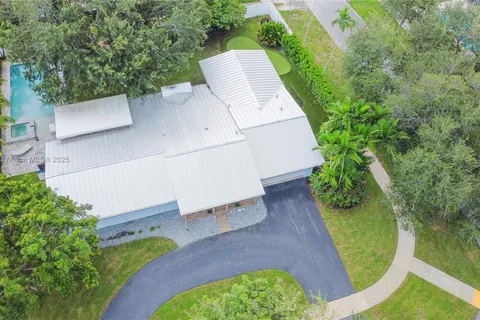 1190 Robin Ave, Miami Springs FL 33166