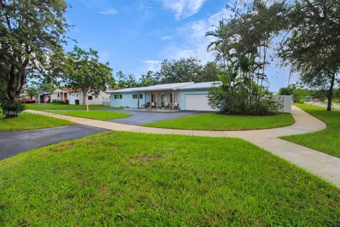 1190 Robin Ave, Miami Springs FL 33166