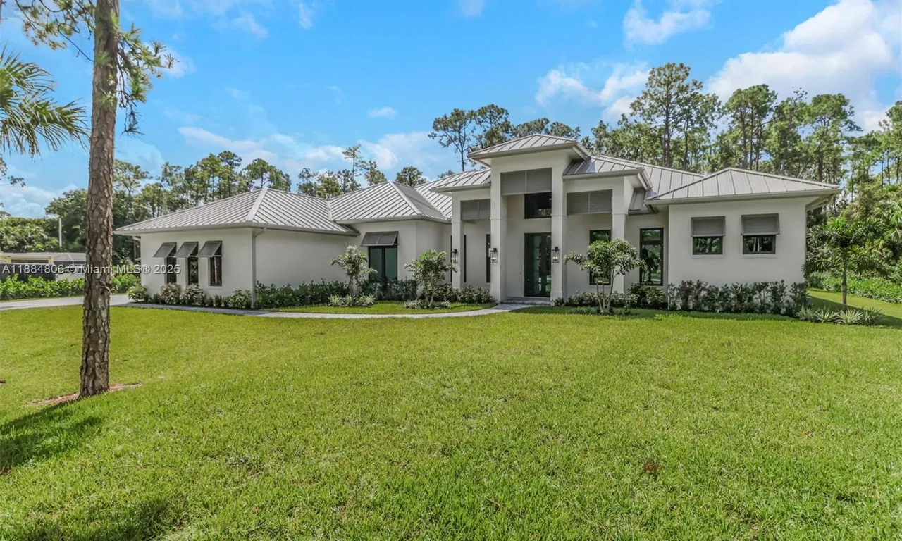 5174 Sycamore Dr, Naples FL 34119