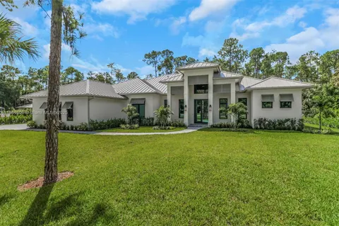 5174 Sycamore Dr, Naples FL 34119
