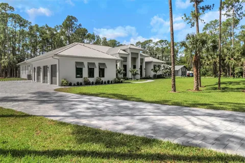 5174 Sycamore Dr, Naples FL 34119