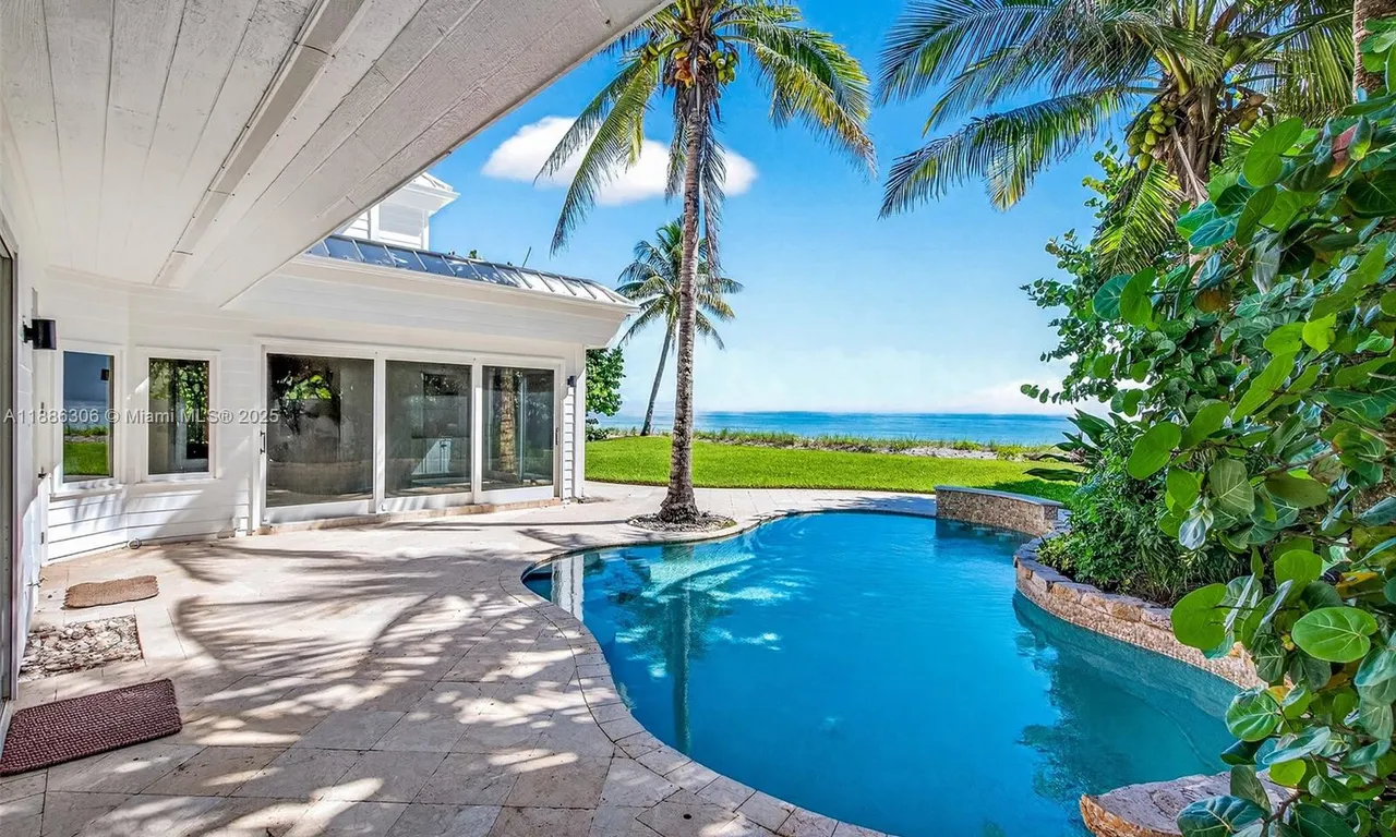 906 Holoma Dr, Vero Beach FL 32963