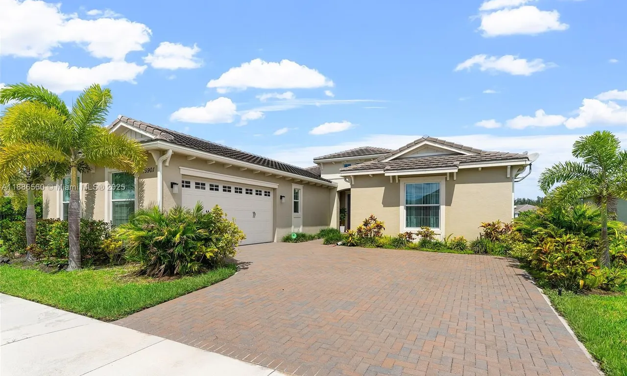 15901 Meadowlark Ct, Loxahatchee FL 33470