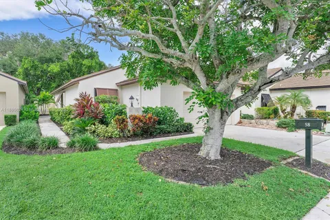 58 Ironwood Way N, Palm Beach Gardens FL 33418