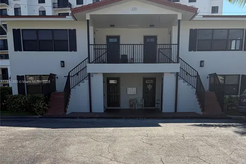 220 SW 7th St # 8, Boca Raton FL 33432