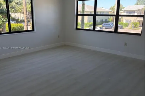 220 SW 7th St # 8, Boca Raton FL 33432