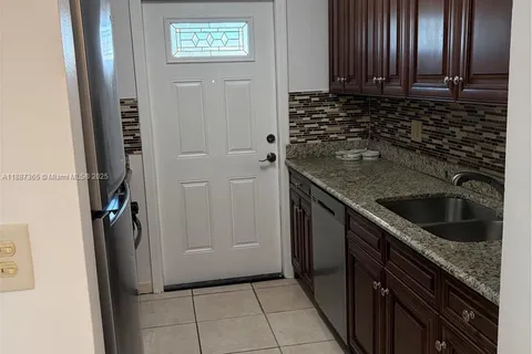 220 SW 7th St # 8, Boca Raton FL 33432