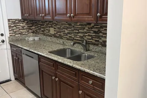 220 SW 7th St # 8, Boca Raton FL 33432