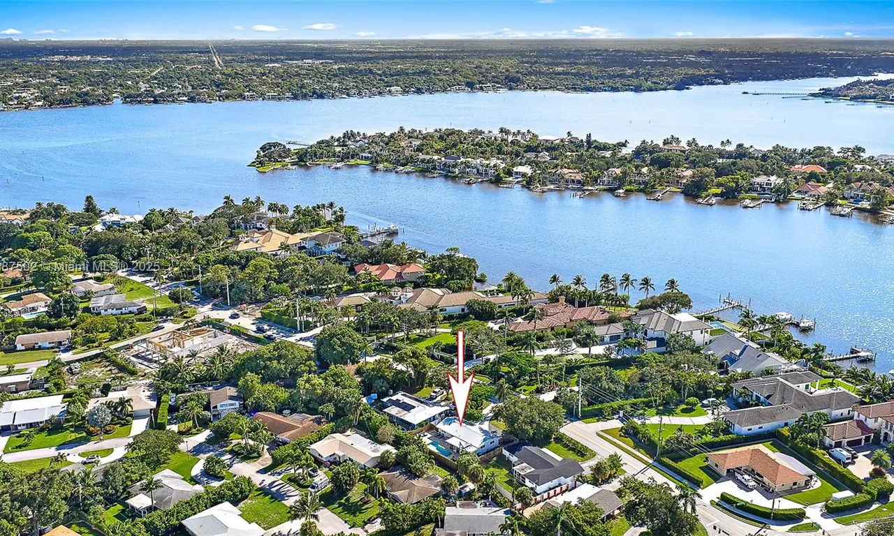 367 W Riverside Drive, Tequesta FL 33469