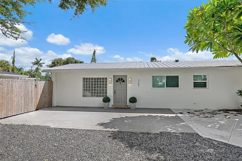 367 W Riverside Drive, Tequesta FL 33469