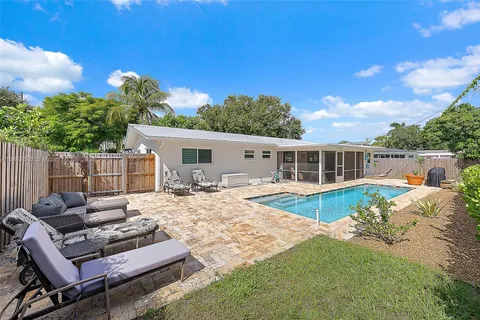 367 W Riverside Drive, Tequesta FL 33469
