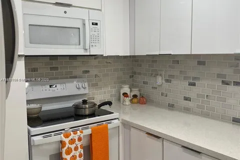 10000 NW 80 CT # 2565, Hialeah Gardens FL 33016