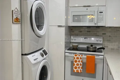 10000 NW 80 CT # 2565, Hialeah Gardens FL 33016