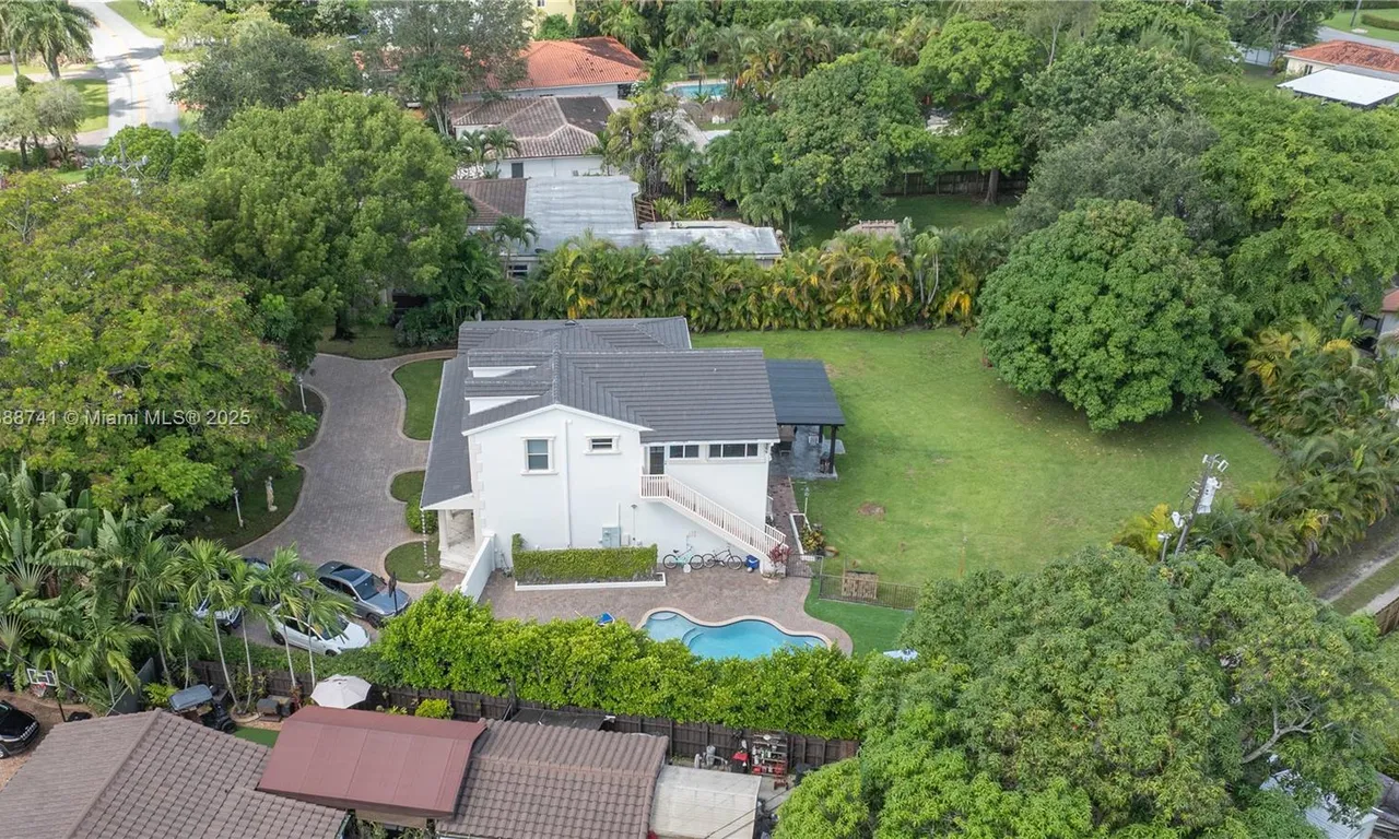 507 Hunting Lodge Dr, Miami Springs FL 33166