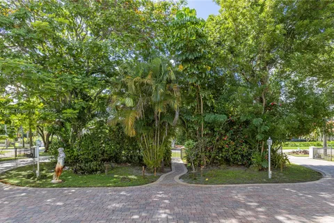 507 Hunting Lodge Dr, Miami Springs FL 33166
