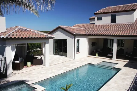 7 Lakeside Palms Ct, Lake Worth FL 33460