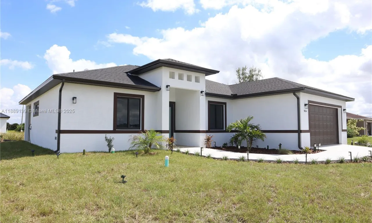 9054 Lamkin Cir, La Belle FL 33935