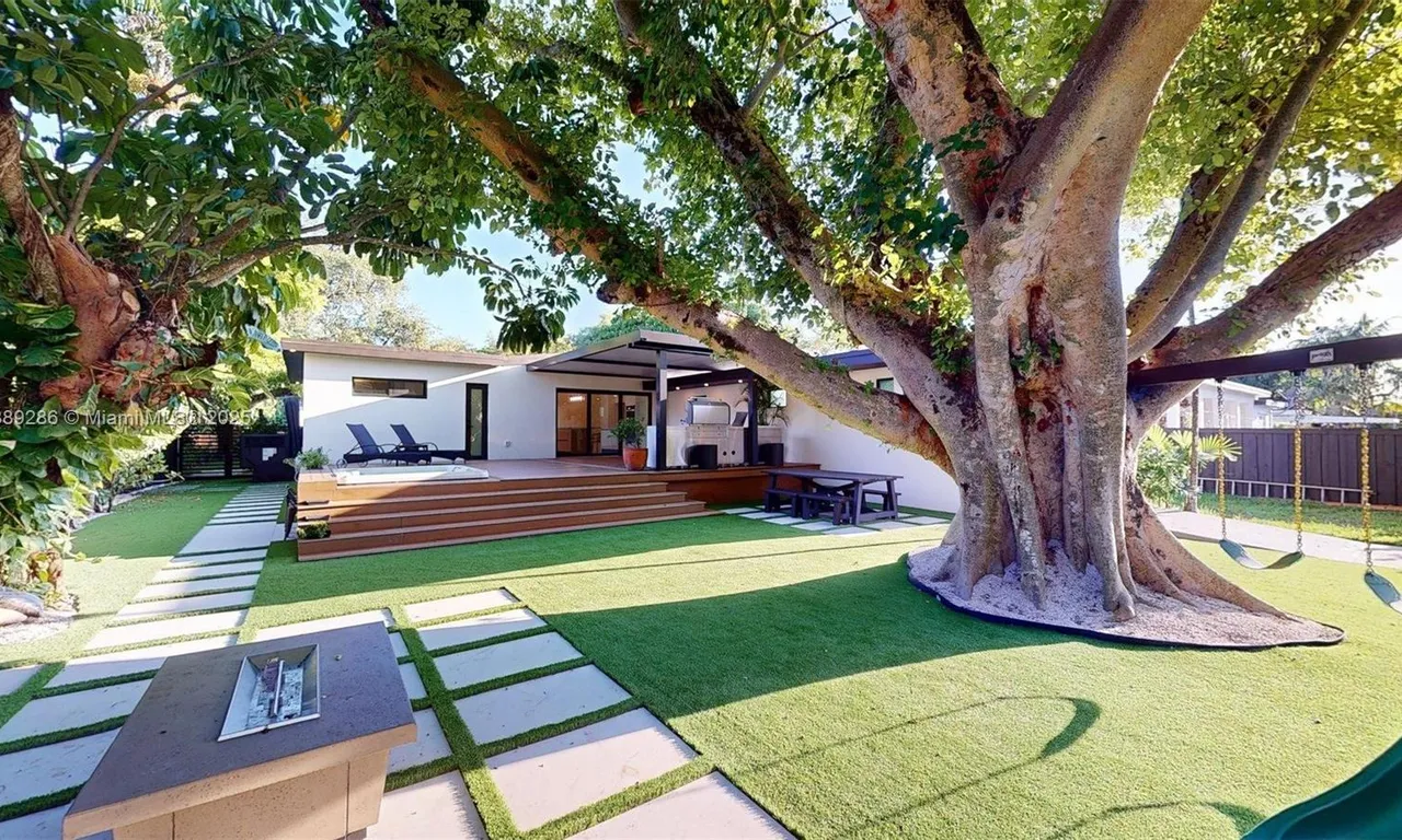 641 Nightingale Ave, Miami Springs FL 33166
