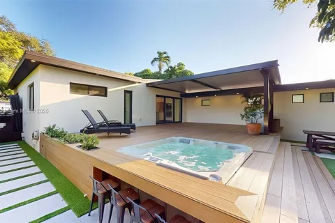 641 Nightingale Ave, Miami Springs FL 33166