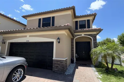 8788   west 35 th  CT, Hialeah Gardens FL 33018