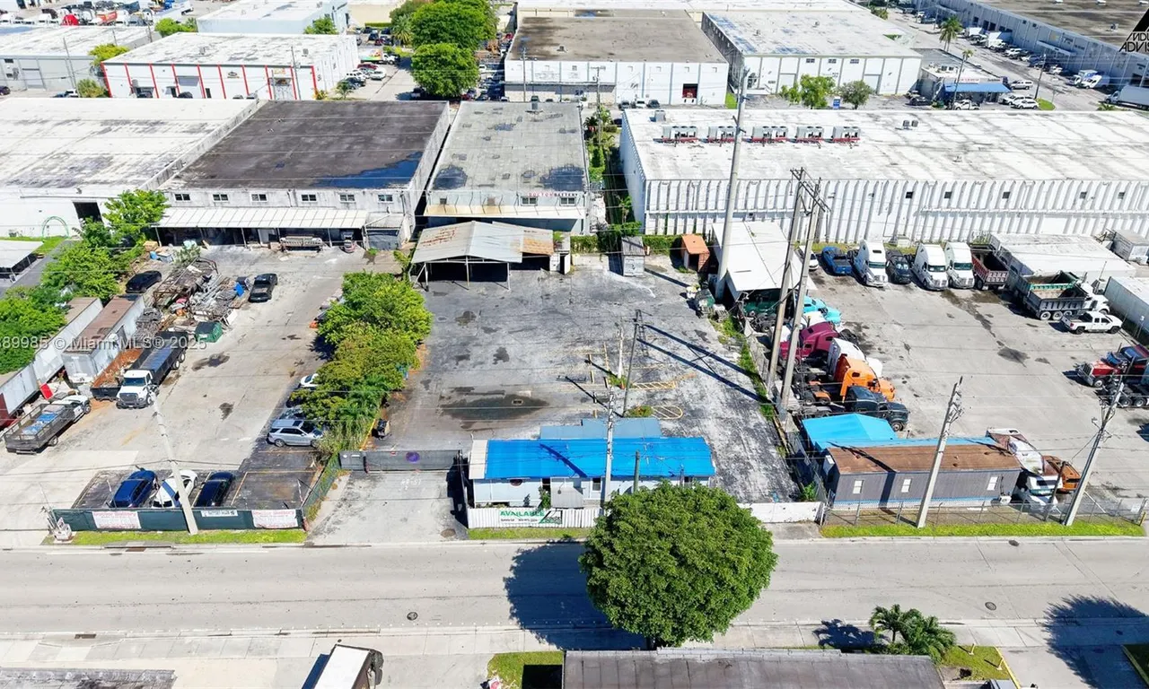 9855 NW 80th Ave, Hialeah Gardens FL 33016